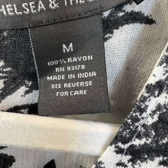 Black and White Chelsea and Theodore fit/flare blouse with bell cuffed sleeves. - Picture 3 of 4